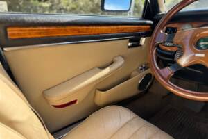Immagine 14/41 di Jaguar XJ 12 (1990)