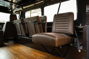 Image 33/38 of Land Rover 110 (1986)