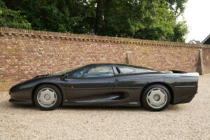 Image 17/50 of Jaguar XJ 220 (1993)