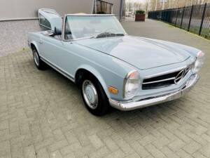 Image 7/36 of Mercedes-Benz 280 SL (1969)