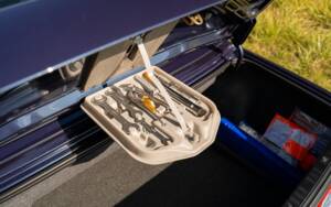 Immagine 28/35 di BMW 320i (1988)