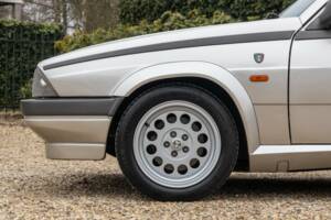 Afbeelding 31/50 van Alfa Romeo 75 2.0 Twin Spark (1988)