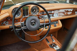 Bild 23/50 von Mercedes-Benz 280 SE 3,5 (1971)