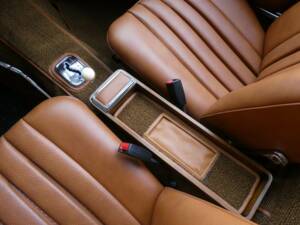 Image 19/27 of Mercedes-Benz 280 SL (1968)