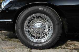 Image 12/50 de Jaguar Type E V12 (1974)