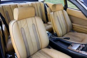 Image 21/32 of Ferrari 400 GT (1977)