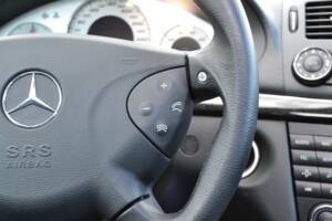 Imagen 33/100 de Mercedes-Benz E 55 AMG (2003)