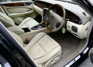 Image 25/50 of Jaguar XJ 8 4.2 (2006)