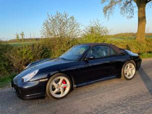 Image 8/17 of Porsche 911 Carrera 4S (2004)