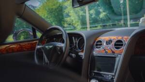Immagine 44/68 di Bentley Flying Spur V8 S (2017)