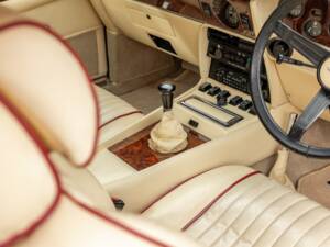 Image 28/75 de Aston Martin V8 Vantage (1985)