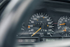 Bild 32/53 von Mercedes-Benz 190 E 2.5-16 (1991)