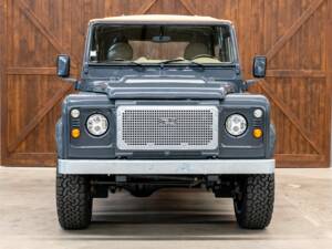 Image 2/26 of Land Rover Defender 90 (2014)