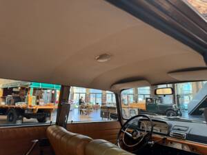 Image 31/40 of Peugeot 404 Break (1965)