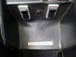 Image 8/43 of Peugeot 504 Convertible (1971)