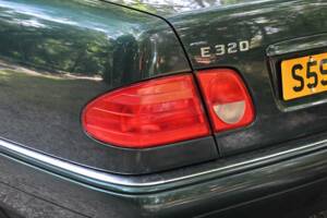 Image 48/50 of Mercedes-Benz E 320 (1998)