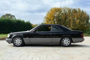 Image 5/48 of Mercedes-Benz 200 CE (1990)