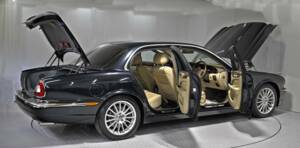 Image 20/50 of Jaguar XJ 8 4.2 (2006)