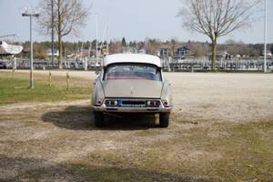 Image 6/28 of Citroën ID 19 (1966)