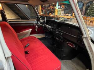 Image 22/30 of Citroën DS 20 Familiale (1970)