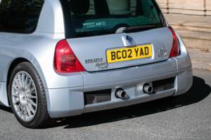 Image 9/40 of Renault Clio II V6 (2002)