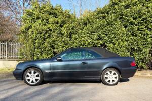 Image 3/24 of Mercedes-Benz CLK 430 (2000)