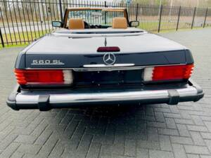Afbeelding 11/36 van Mercedes-Benz 560 SL (1988)