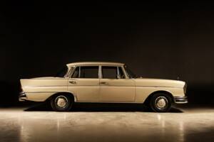 Immagine 1/32 di Mercedes-Benz 220 SE b (1965)