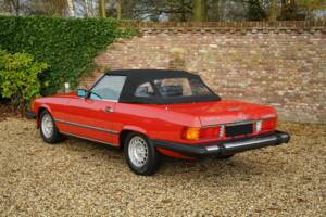 Imagen 2/7 de Mercedes-Benz 500 SL (1983)