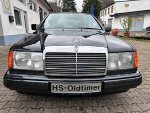 Image 16/28 of Mercedes-Benz 300 CE-24 (1993)
