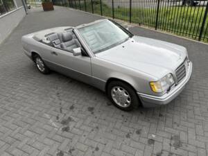 Bild 17/50 von Mercedes-Benz E 320 (1995)