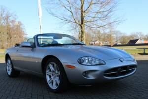 Image 3/8 of Jaguar XK8 4.0 (1999)