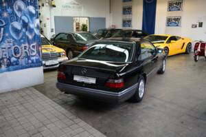 Bild 15/35 von Mercedes-Benz E 320 (1993)