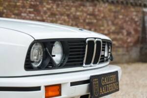 Image 29/50 of BMW M3 (1990)