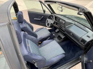 Afbeelding 26/75 van Volkswagen Golf I Cabrio 1.8 (1991)