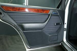 Bild 24/50 von Mercedes-Benz 300 E-24 (1992)