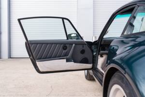 Image 37/52 of Porsche 911 Carrera 3.2 (1989)