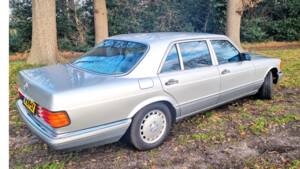 Image 6/18 de Mercedes-Benz 420 SEL (1987)