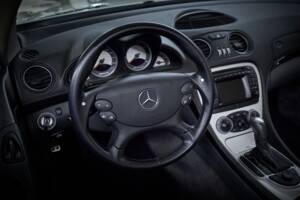 Image 51/99 de Mercedes-Benz SL 55 AMG (2005)