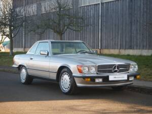 Bild 2/30 von Mercedes-Benz 560 SL (1989)