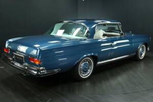 Image 7/50 of Mercedes-Benz 280 SE 3,5 (1971)