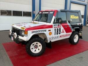 Image 3/8 of Mitsubishi Shogun (1989)