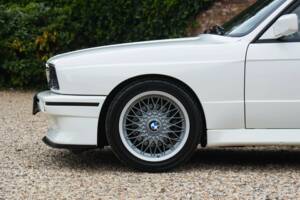 Image 8/50 of BMW M3 (1990)