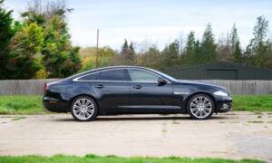Bild 2/50 von Jaguar XJ 5.0 (2011)