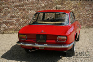 Imagen 44/50 de Alfa Romeo Giulia GT 1300 Junior (1975)