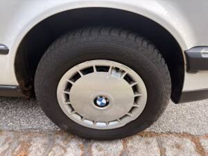 Immagine 60/75 di BMW 320i (1988)