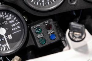 Bild 30/50 von Honda VFR 750R RC 30 (1988)