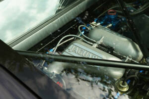 Image 8/50 of Jaguar XJ 220 (1993)