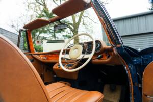 Image 42/57 de Mercedes-Benz 280 SE 3,5 (1971)
