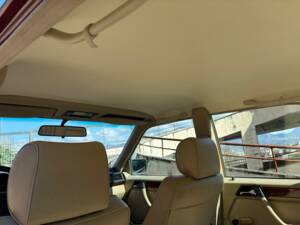 Image 21/50 of Mercedes-Benz E 200 (1993)